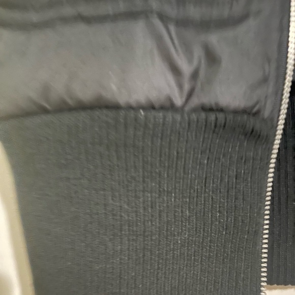 Boys black puffer vest size small - Picture 2 of 5